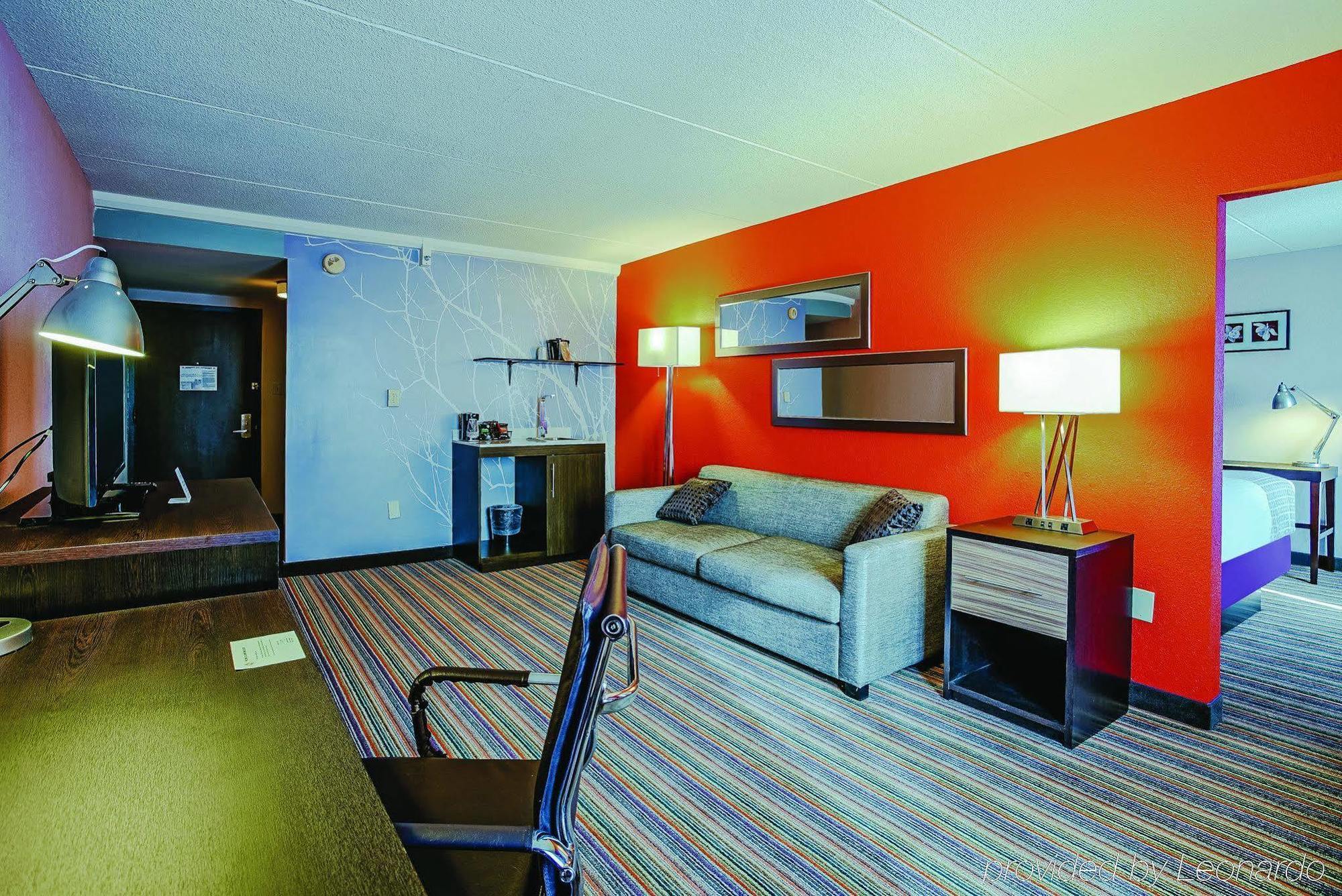 Holiday Inn & Suites Philadelphia-Runnemede/Exit 3-New Jersey Turnpike Exterior photo